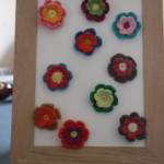 petites fleurs en crochet pour décorer vêtements Petites broches fleur