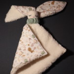 Petit Lapin crochet et tissus pour bébé Petit Lapin crochet et tissus pour bébé