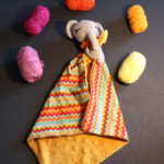 Petit éléphant en crochet et tissus pour bébé Petit éléphant pour bébé